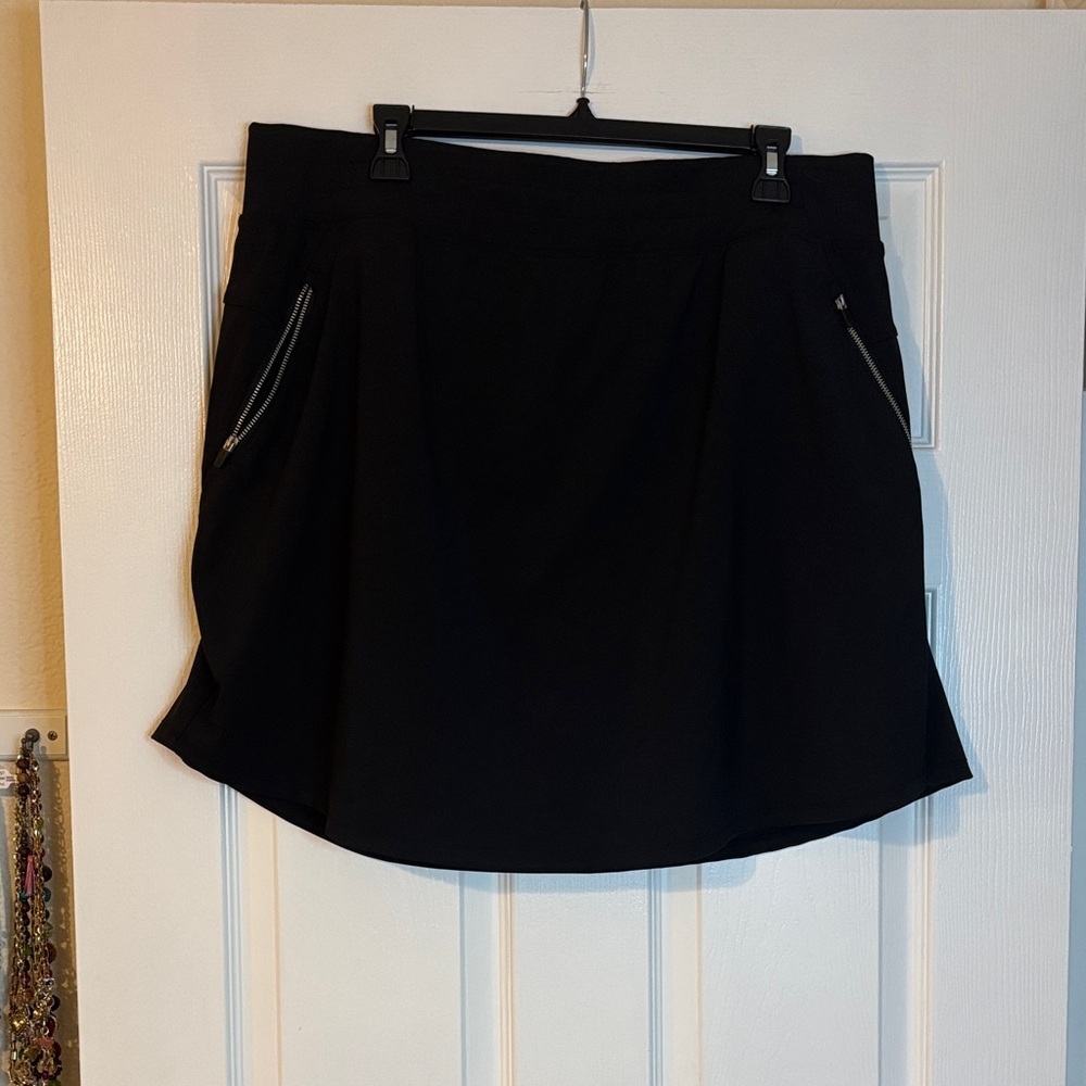LIVI Skort-Black